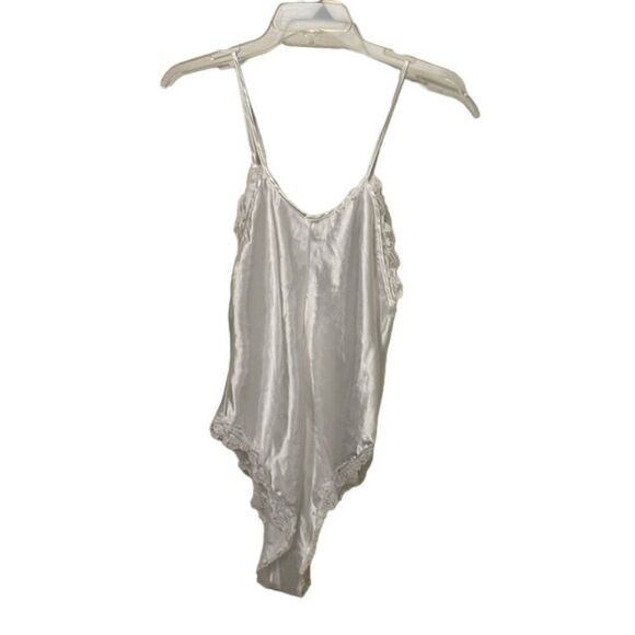 Victoria's Secret Vintage White Lace Teddy Bodysuit Womens Size Medium Lace USA - Picture 3 of 15